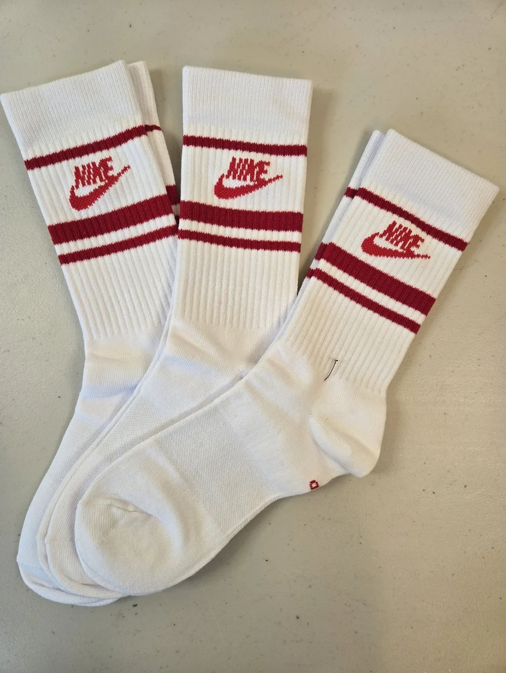 NWoT Nike Bundle Everyday Essentials Crew Socks White Red Stripe Medium 3 Pair - Picture 3 of 11